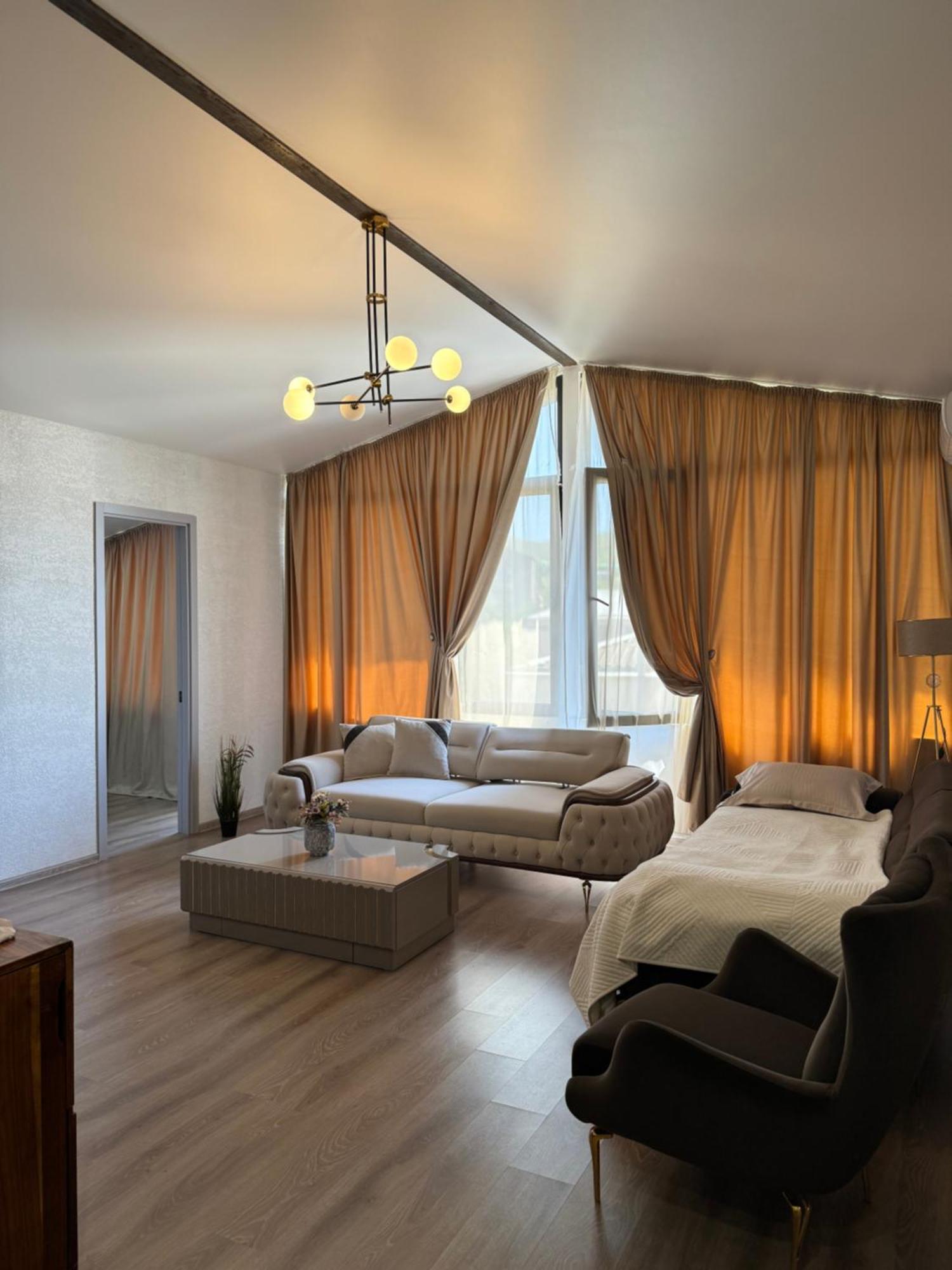 Guest House Elene กอริ ภายนอก รูปภาพ