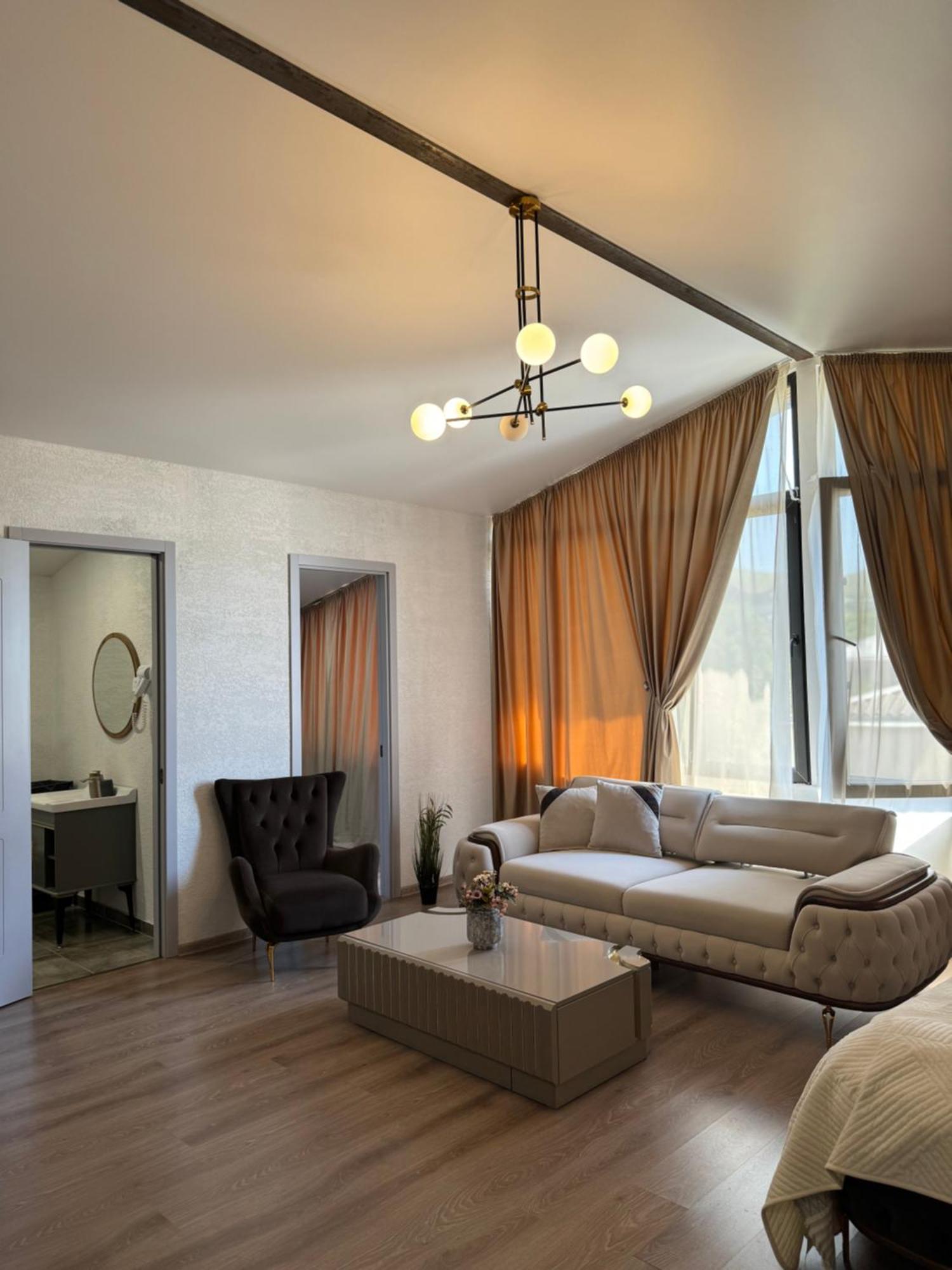 Guest House Elene กอริ ภายนอก รูปภาพ