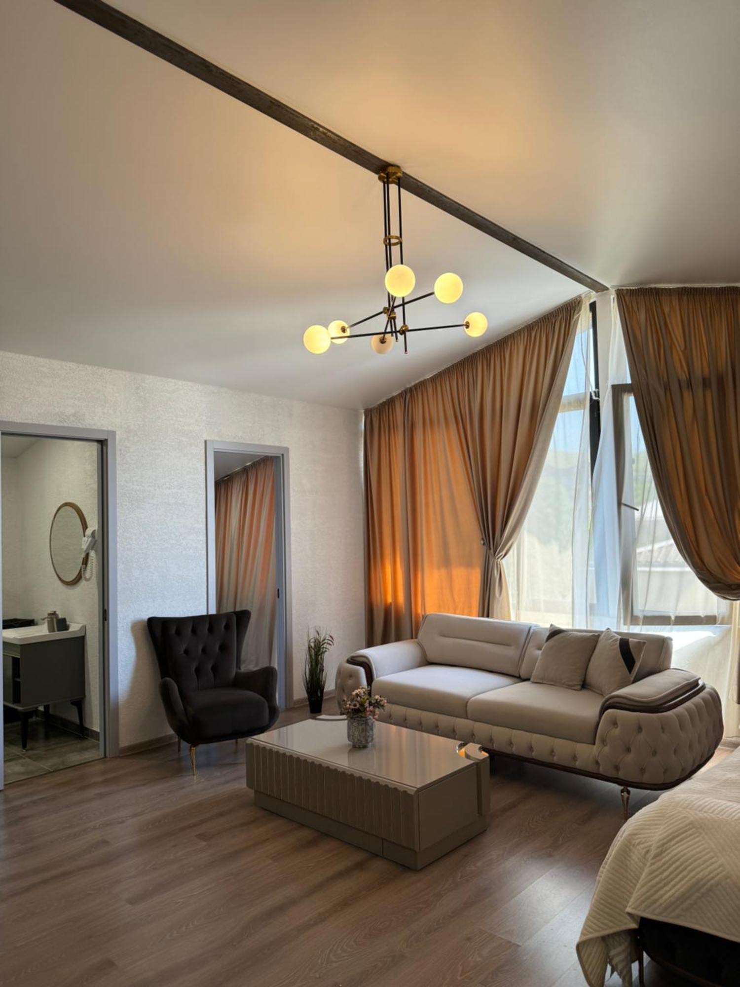 Guest House Elene กอริ ภายนอก รูปภาพ