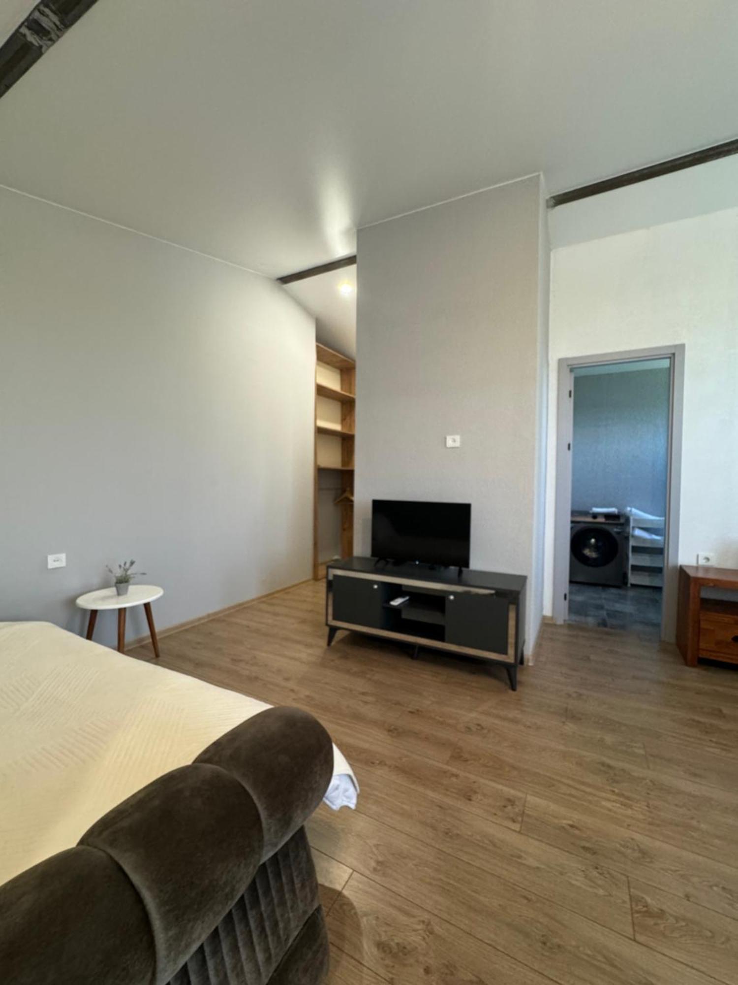 Guest House Elene กอริ ภายนอก รูปภาพ