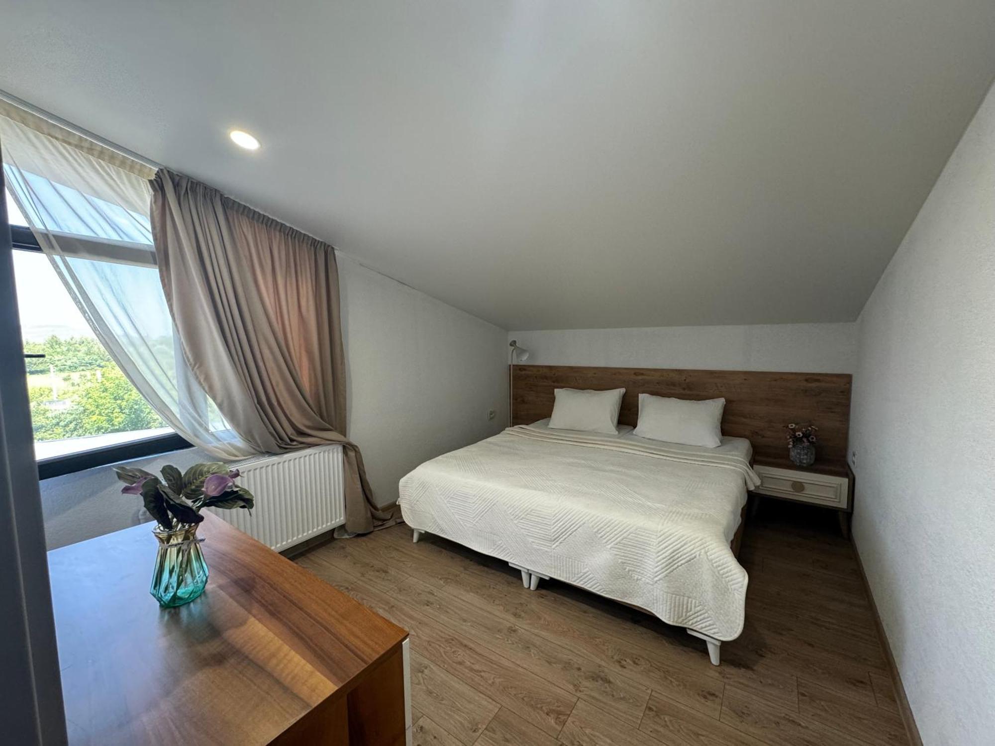 Guest House Elene กอริ ภายนอก รูปภาพ