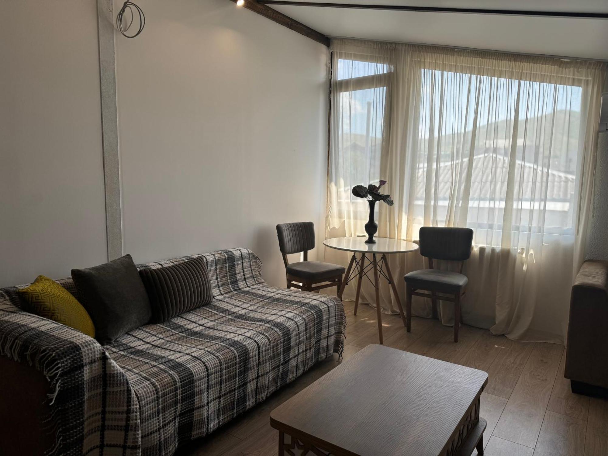 Guest House Elene กอริ ภายนอก รูปภาพ