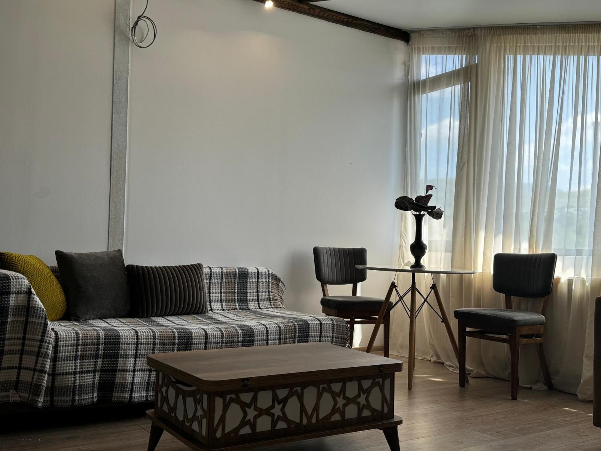 Guest House Elene กอริ ภายนอก รูปภาพ