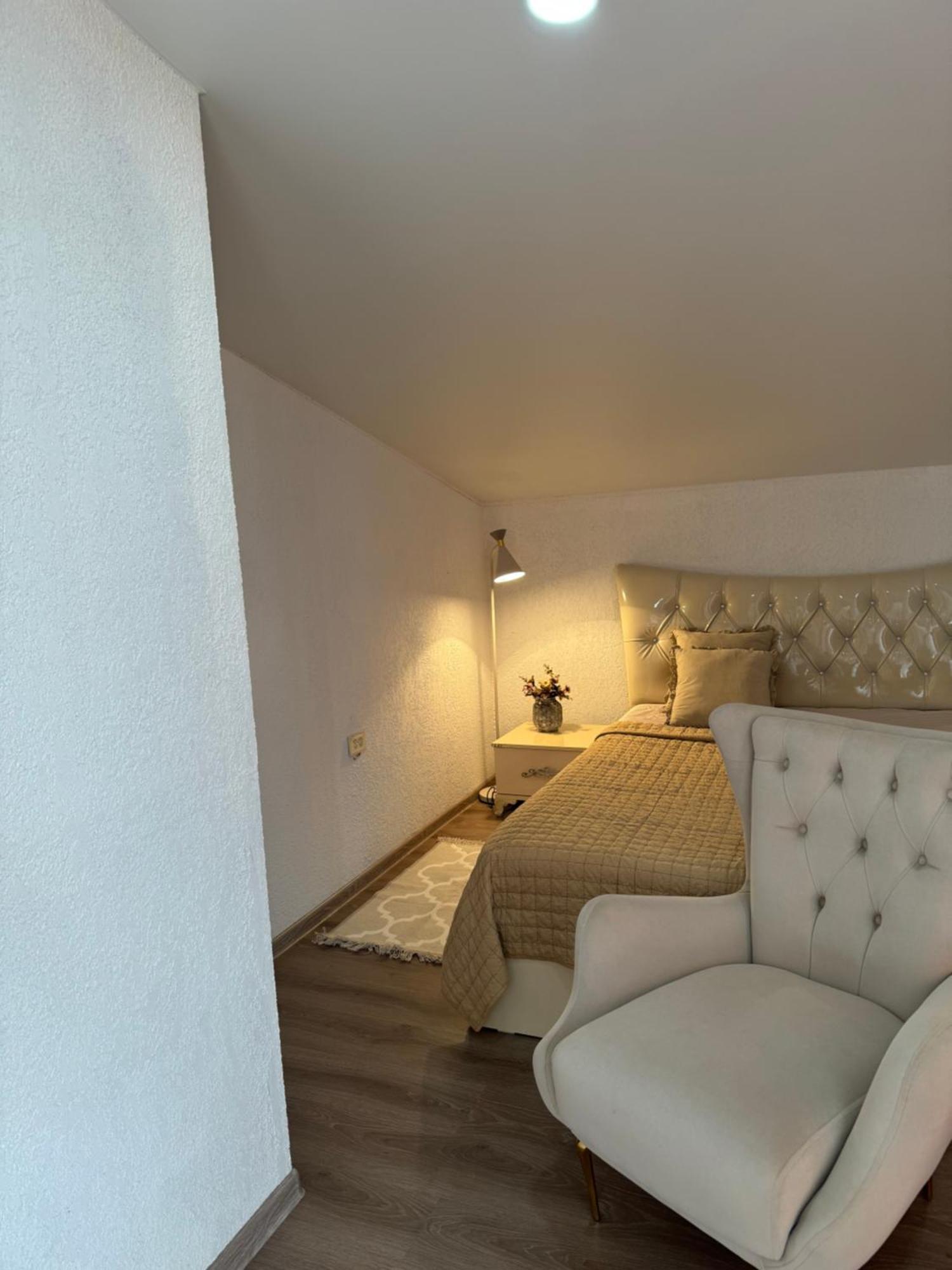 Guest House Elene กอริ ภายนอก รูปภาพ