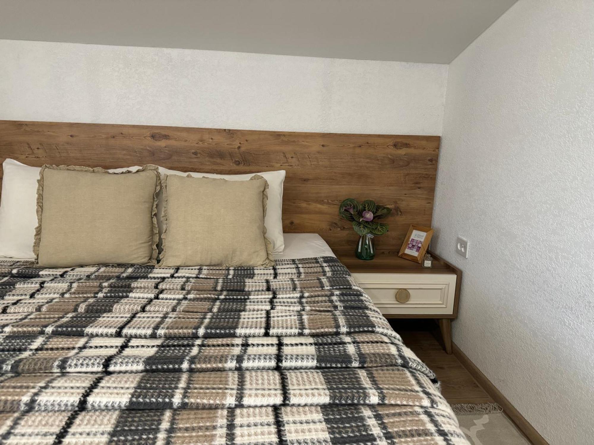 Guest House Elene กอริ ภายนอก รูปภาพ