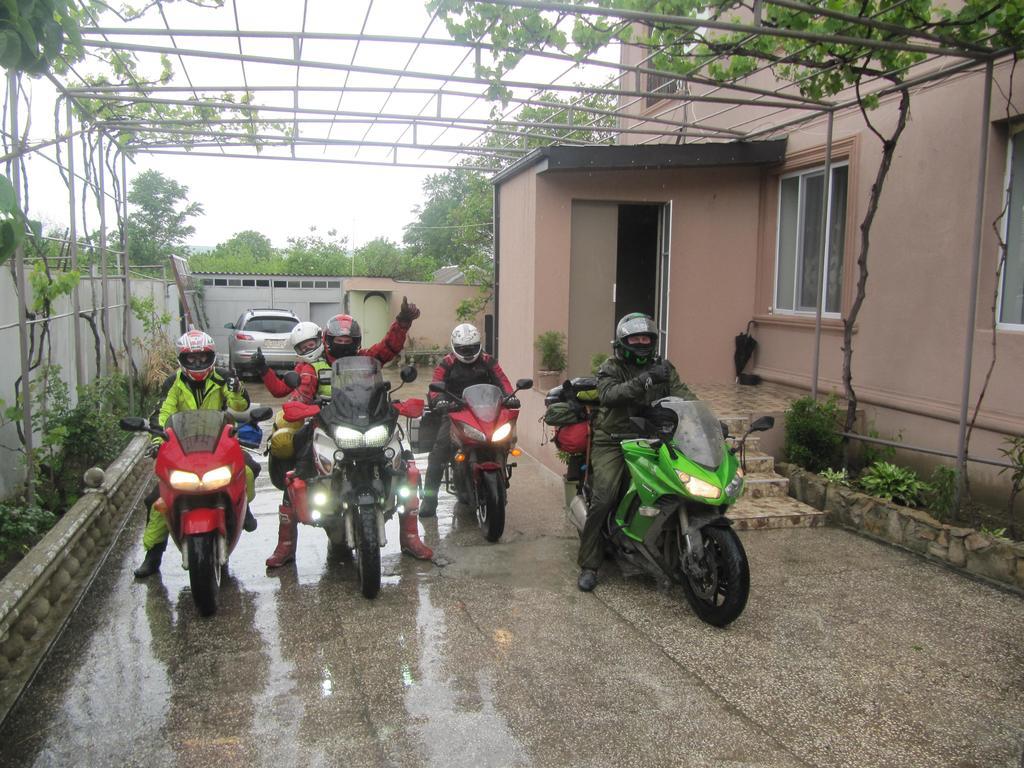 Guest House Elene กอริ ภายนอก รูปภาพ