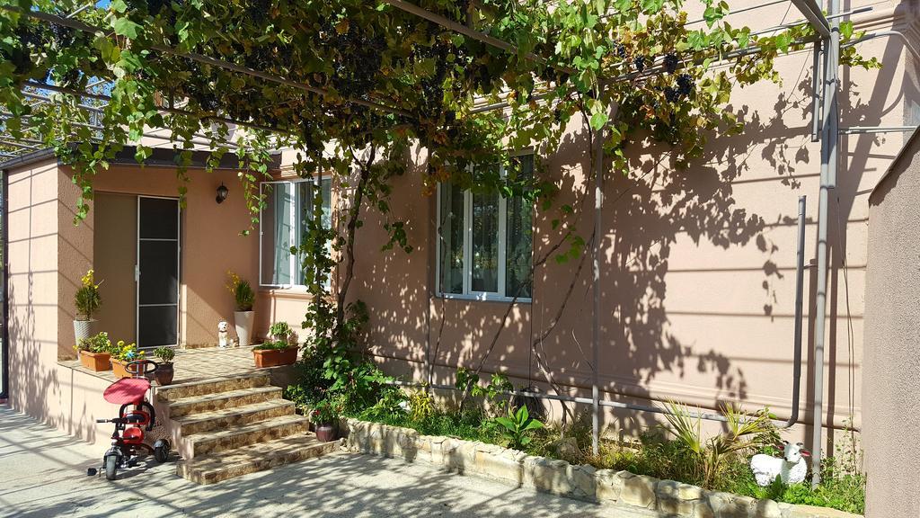 Guest House Elene กอริ ภายนอก รูปภาพ