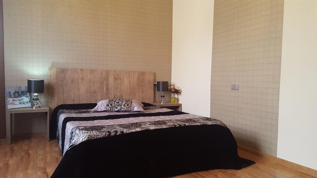 Guest House Elene กอริ ภายนอก รูปภาพ