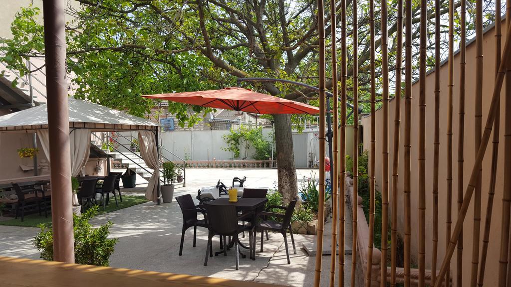 Guest House Elene กอริ ภายนอก รูปภาพ